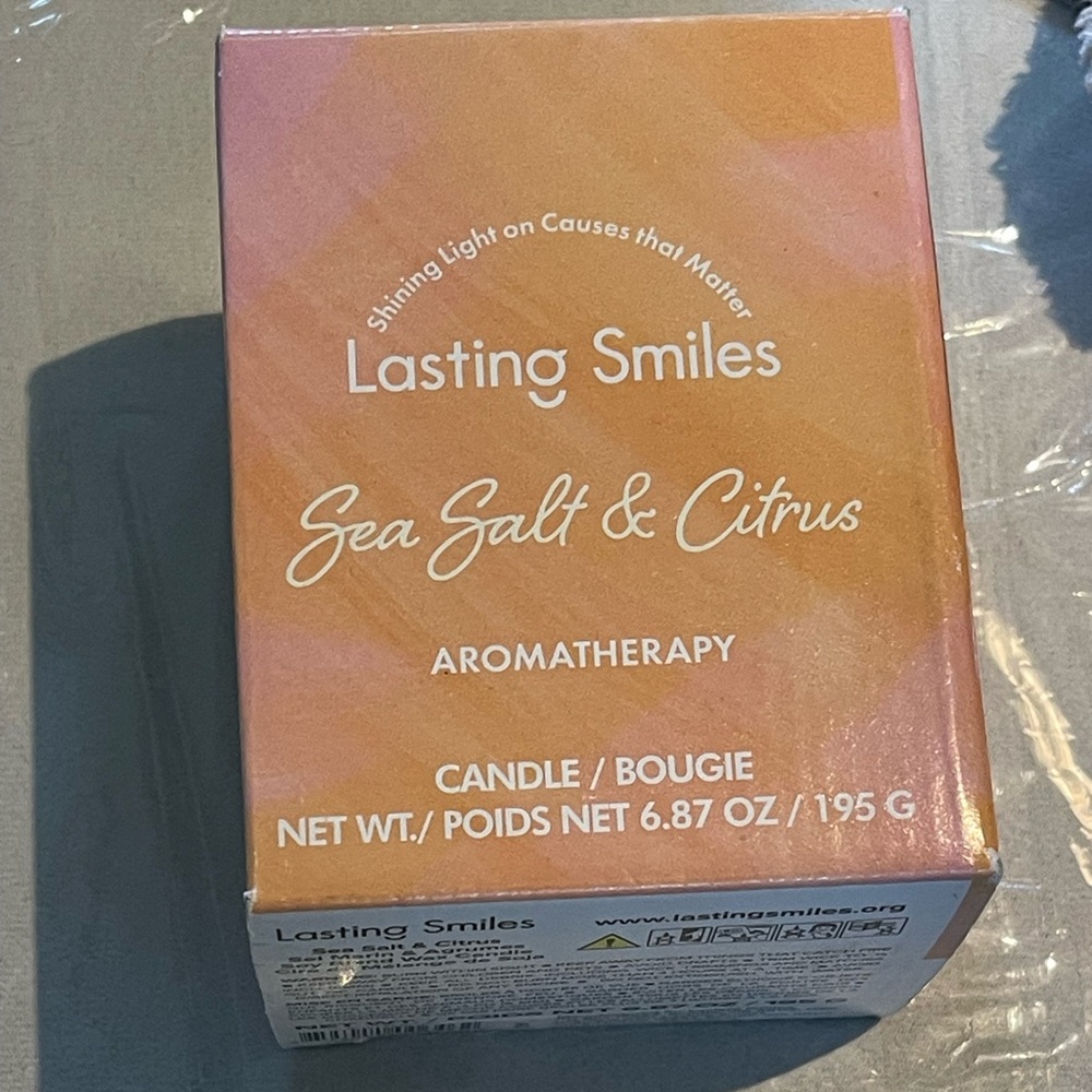 NIB Lasting Smiles Sea Salt & Citrus candle
